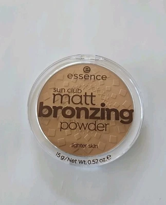 essence Sun Club Matt Bronzing Powder Lighter Skin 01 natural. Sternchen - Bild 1 von 2