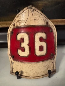 Vintage Leder Feuerwehrhelm vorne Cairns FDNY Leiter 36 Lieutenant Manhattan - Bild 1 von 2