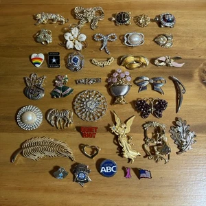 Vintage Lot 37 Brooch Pins Clips Rhinestones Enamel Few Signed Wearable MONET/JJ - Picture 1 of 21