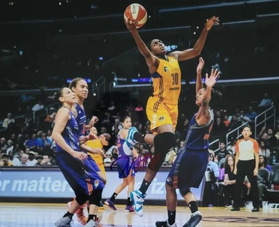 Nneka Ogwumike LA Sparks(斯坦福红衣主教/美国队)签名8x10照片 — 第 1/2 张图片