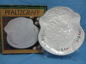 Pfaltzgraff Winterberry geprägter Goodies Teller Neu im Karton 109-278-00 - Bild 1 von 5