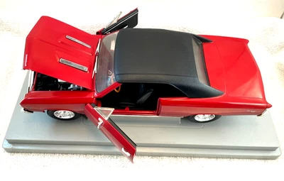 Ertl 1967 Red Chevelle Super Sport 1/18 Metal Diecast Model Muscle Car & Box - Image 1 of 4