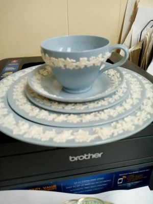 Wedgwood Queensware Cream On Lavender Smooth 5 Piece Place Setting(s) - Image 1 of 3