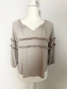 Altar'd State Damen Bluse Größe S Beige Braun Plissee V-Ausschnitt Fransen Rüschen - Bild 1 von 12