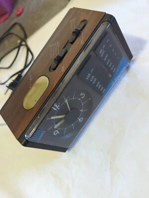 Vintage Emerson Quartz Clock Radio Alarm Clock Model RAC4400 Tested Works - Image 1 of 4