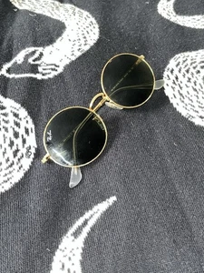 Circle Unisex Authentic Raybans Sunglasses Black With Gold Frame - Picture 1 of 6