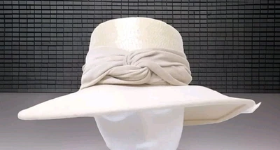 $139 NUEVO CON ETIQUETAS WHITTALL & SHON Sombrero Marfil Lana Vidrio Cuentas Boda Iglesia Derby Foto 1 de 4