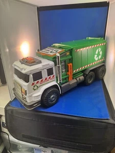 2014 Tonka Garbage Truck (tested) 33 - Picture 1 of 5