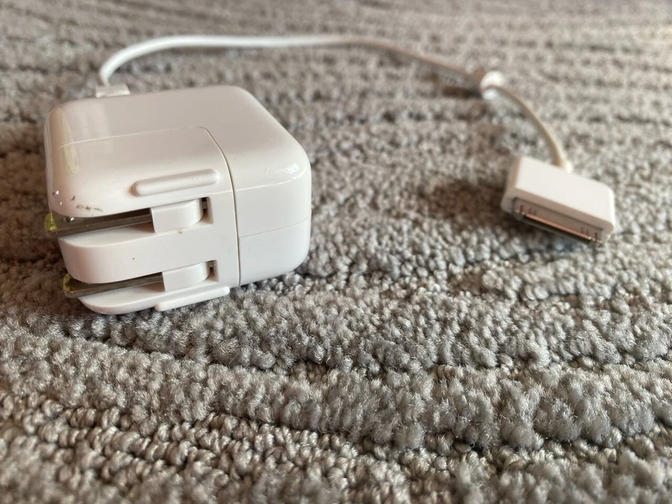 A1401 Apple 12W USB Power Adapter & 30 Pin Sync/Charger Cable iPad iPod iPhone - Image 1 of 4