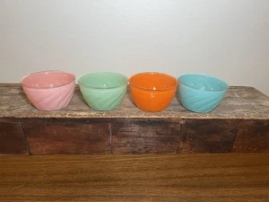 Vtg Set of 4 MCM Sue Bee Honey Swirl Glass Bowls Turquoise Orange Red & Mint - Picture 1 of 9