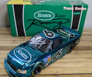 Mark Martin - #6 Scotts Green Chrome - Motorsports Authentics 1/24 #/792 - Auto - Picture 1 of 8