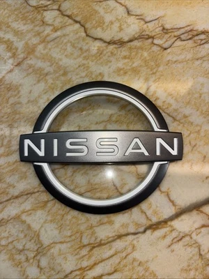 Original Frontier Emblem 90890-9BU1A OEM DESPEGUE Foto 1 de 3