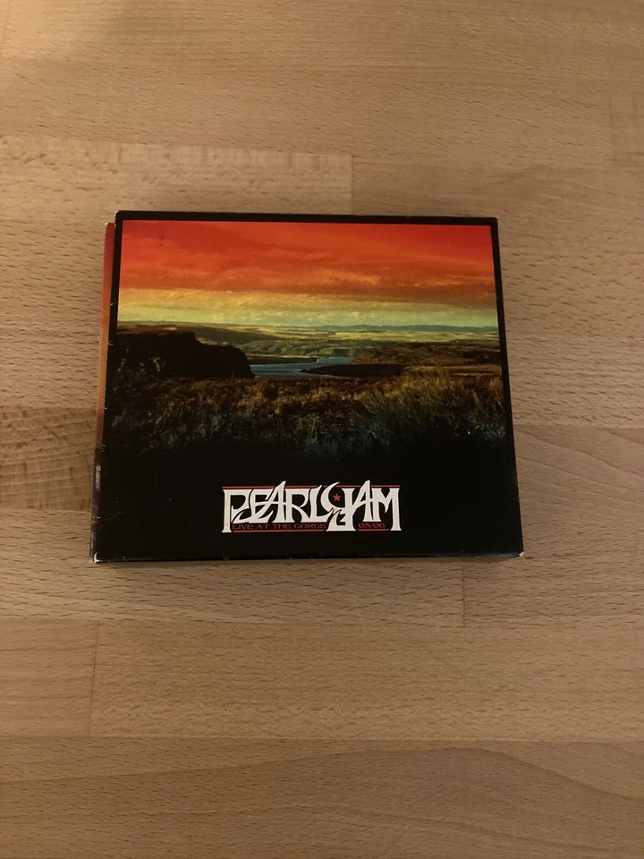 Pearl Jam - Live at the Gorge 05/06 Box-Set - 6 CDs - Bild 1 von 2