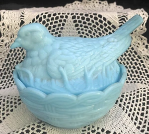 Portieux Vallerystahl blau Milchglas Vogel auf Korbgeflecht Nest - Bild 1 von 6