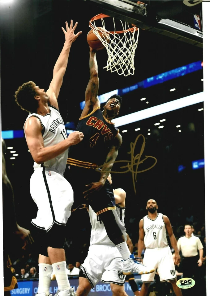 Foto autenticada a color 12X8 firmada a mano de Iman Shumpert de "Cleveland Cavaliers" Foto 1 de 1