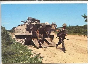 CP Militaria - Débarquement d'une équipe Missile Milan d'un AMX 10 - Picture 1 of 2