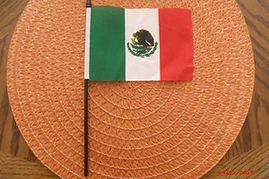 Bandera Mexico Desk Flag 4"x 6" inches - Picture 1 of 1