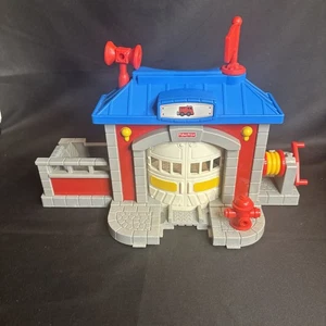 Fisher Price Geotrax Fast Response Rescue Fire Station 2003 Set - Picture 1 of 7