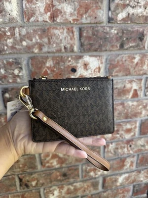 Monedero pequeño de lona con estampado de logotipo Michael Kors Signature MK. El estado es usado Foto 1 de 4