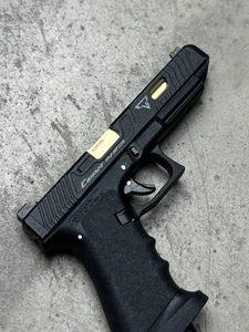Metall Miniatur Schlüsselanhänger der Glock 34 TTI Combat Master Pistole - Bild 1 von 11