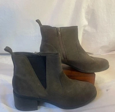 Clarks Bootie Novella Devon Gris Taupe Gamuza Cuero Cremallera Botines Talla 8 1/2 Foto 1 de 4