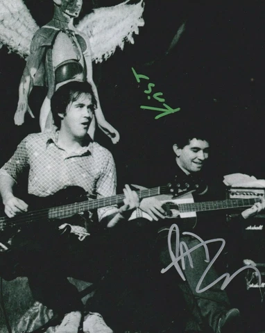Krist Novoselic / Pat   **HAND SIGNED**  10x8 photo  ~  AUTOGRAPHED  ~  Nirvana Cover