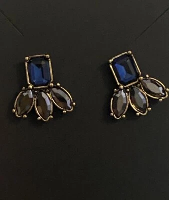 Pendientes Park Lane Bumbles *SOLO 1 par* tachuelas tono dorado con gemas azules y transparentes Foto 1 de 3