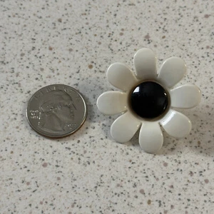 Vintage Black & White Daisy Flower 1.5" Large Plastic Novelty Button - Picture 1 of 3