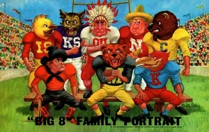 1969 FUSSBALL POSTKARTE Die "Großen 8" Familienportrait, Maskottchen, Comic - Bild 1 von 2