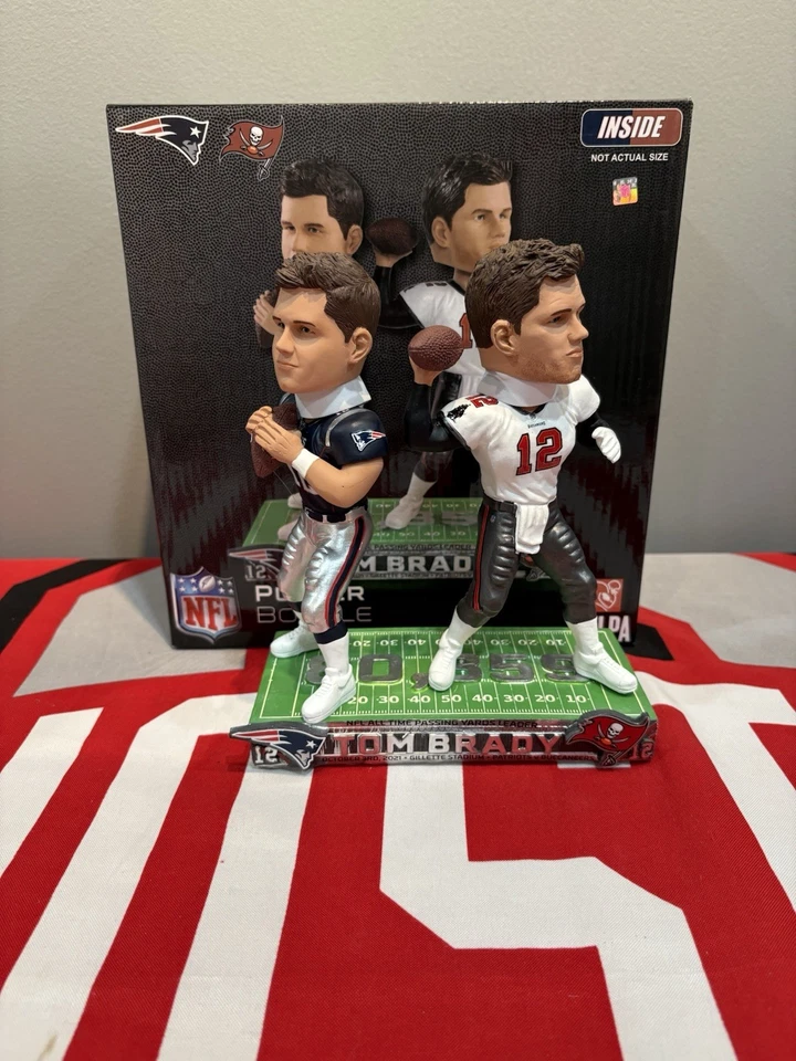 Tom Brady New England Patriots/Tampa Bay NFL Passing Yards Record Bobblehead Foto 1 de 1