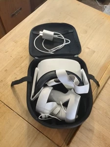 Meta Oculus Quest 2 - Picture 1 of 5