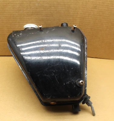 TRIUMPH TRIDENT T150 1973 T150 T150V 750V TRIPLE 750 TANQUE DE ACEITE Y SOPORTE DE BOBINA OEM Foto 1 de 4