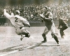 MLB 1932 Dick Bartell Phillies Gabby Hartnett Cubs Game Action 8 X 10 Photo Pic