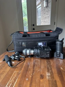 Sony NEX-FS100U Super 35mm Camcorder W/ E 18-200mm F3.5-6.3 OSS LE len & Bundle - Picture 1 of 13
