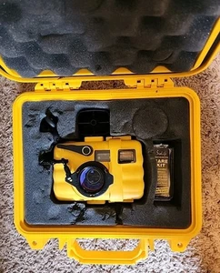 Sealife Reefmaster RC Automatic 35mm Film Dive SL201 Camera with Flash Case - Picture 1 of 8