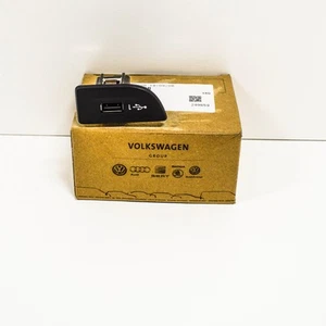 Audi A3 8V Audio Auxiliary Jack Interface Usb Port LHD 8V1035726 NEW GENUINE - Picture 1 of 7