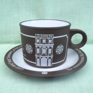 Hornsea commemorative tea cup & saucer - Queen Elizabeth's Silver Jubilee - Picture 1 of 6