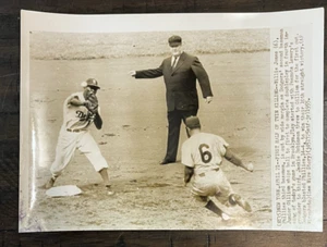 Jackie Robinson Brooklyn Dodgers Vintage Press Photo VS Phillies Willie Jones - Picture 1 of 9