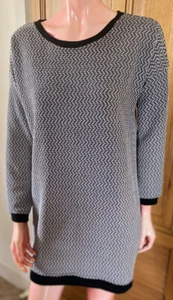 Paper & Scissors Ladies Black white Long  Sleeve Polyester Jumper Size M NWOTS - Picture 1 of 5