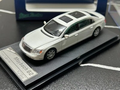 SH 1:64 White 62S Maybach Super Luxury Sedan Model Diecast Metal Car - Image 1 of 4