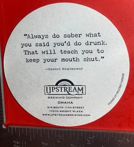 Montaña rusa de cerveza redonda de 4 pulgadas Upstream Capitol Ernest Hemingway - Imagen 1 de 2