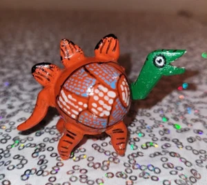 Miniatura STEGOSAURUS Nodder testa di bobble in legno dipinta arte popolare messicana 1,5" - Foto 1 di 7