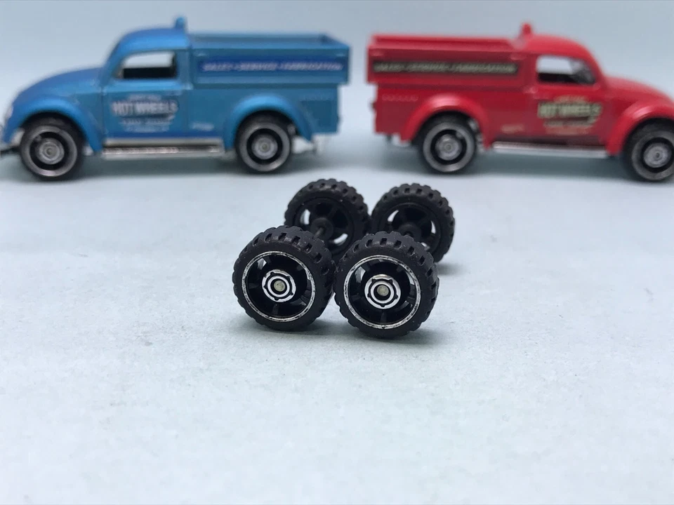 FR04 Matchbox 1:64 Real Riders # 5 radios todoterreno 10 mm negro medio, ruedas de goma Foto 1 de 4