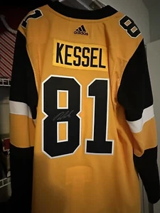 Phil Kessel Autographed Jersey - Picture 1 of 5