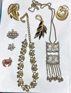 Lot 8 Vintage Necklaces Pins Art Deco ART CORO COROCRAFT & Crab Pin Rhinestones - Picture 1 of 7