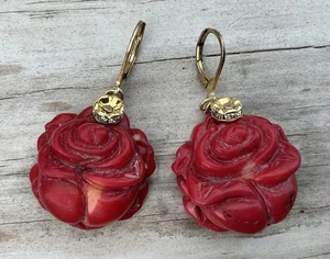 HANDGEMACHTE 14K GROSSE ROTE KORALLE 24 MM GESCHNITZTE ROSE HEBELVERSCHLUSS OHRRINGE - Bild 1 von 4
