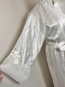 Natori White Bridal Embroidered Floral Sheer Long Nightgown Robe Kimono Size S - Picture 1 of 16