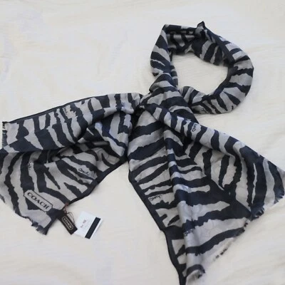 NUEVO CON ETIQUETAS COACH Zebra Signature C Seda Oblonga Bufanda Larga NUEVA Foto 1 de 4