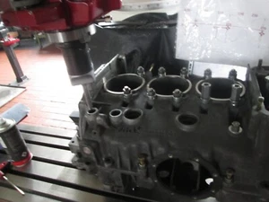 Porsche Kurbelgehäuse 911/ 964/ 993 Bohrung Öldruckregelkolben instand setzen - Bild 1 von 3