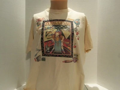 CHILDREN BAKING A SMILE IS A CURVE THAT SETS THINGS STRAIGHT T-SHIRT(L)TAN - Image 1 of 4